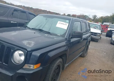 2008 Jeep Patriot Sport из США, поврежденный, VIN 1J8FT280X8D772794